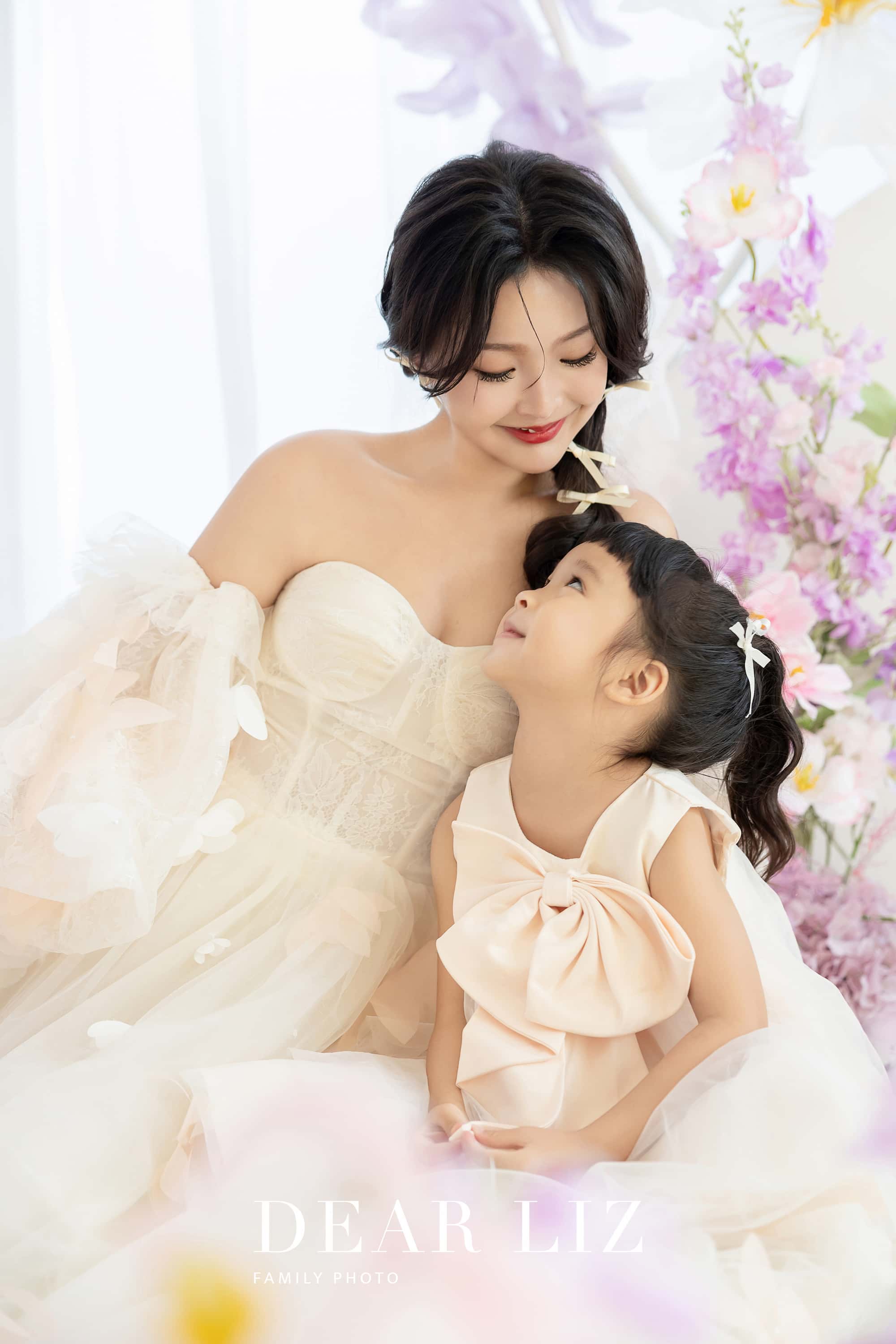 Mini和二寶女兒小霏合照